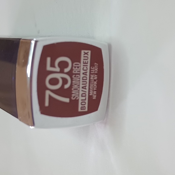 ❤️ 3/$15 Maybelline Color Sensational The Loaded Bolds Lipstick, 795 Smoking Red - Picture 2 of 8